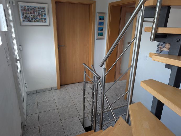 Modernisiertes Reihenhaus in Hiesfeld – nahe Rotbachsee, Garten, Garage & neues Dach aus 2023 – Eingangsbereich