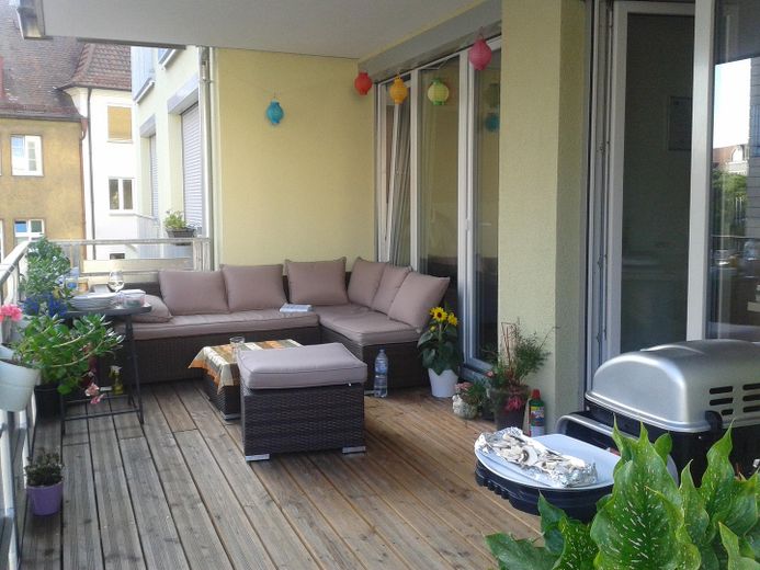 Jasne, przestronne, nowoczesne mieszkanie 3-pokojowe w centrum Würzbrg – Balkon