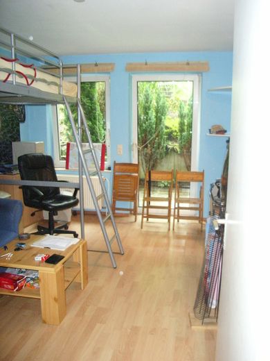 Sehr schöne Dreizimmer Nichtraucher Wohnung – Kinderzimmer
