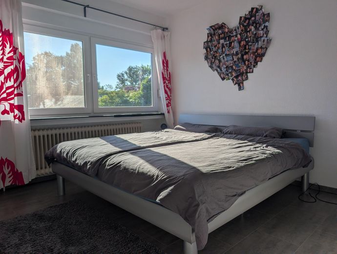 Modernisiertes Reihenhaus in Hiesfeld – nahe Rotbachsee, Garten, Garage & neues Dach aus 2023 – Elternschlafzimmer