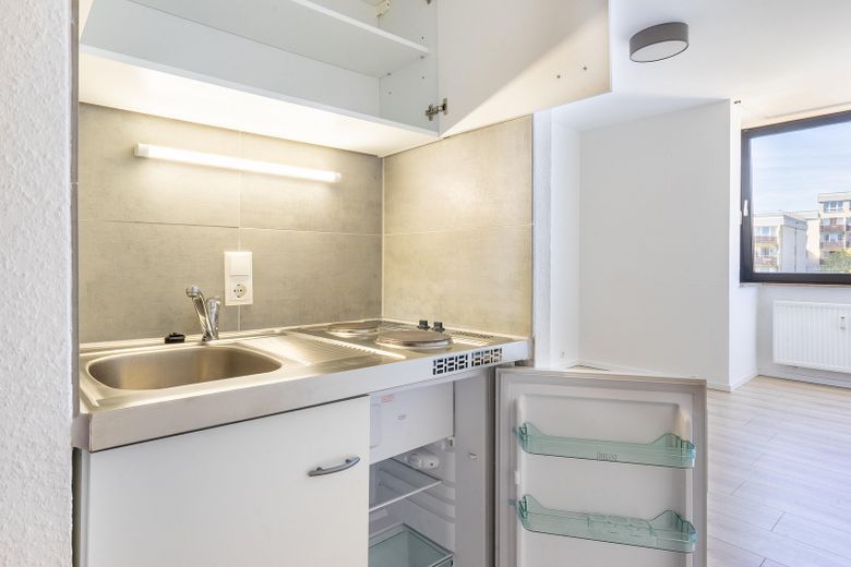 ¡Apartamento+plaza de aparcamiento en Maguncia: inversión, padres y uso propio – ¡VACÍO Y SIN COMISIÓN! – Pantry mit Kühlschrank