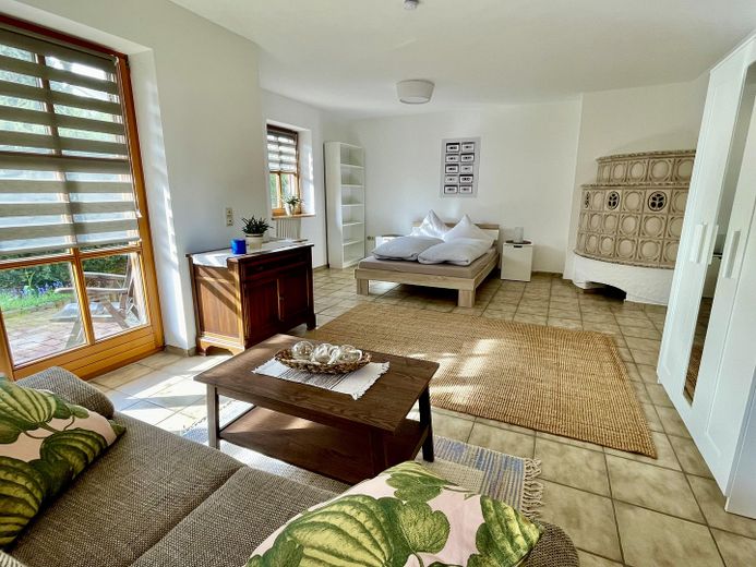 Top 3-Zimmer-Wohnung mit 102qm, ruhig, EBK, Garage, 92280 Kastl, Garten, auf Wunsch möbliert – Zimmer 1