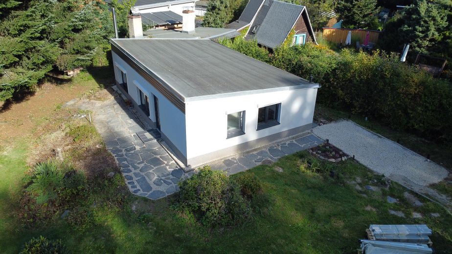 Frisch saniertes Einfamilienhaus mit Kaminofen auf 634qm Grundstück - provisionsfrei – Außenansicht 3