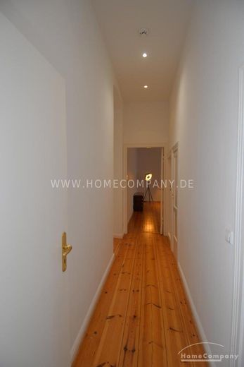 Große 2-Zimmer-Wohnung nähe Olivaer Platz, möbliert – 6db4e859671c464959acc505535bbd2d76895c6d.jpg