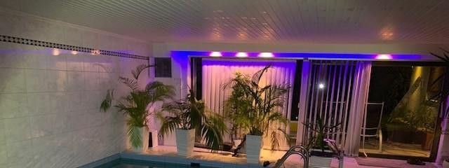 Indoor Pool offen