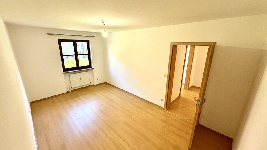 Traumhafte 3-Zimmer-Wohnung in Bad Tölz – mit Balkon, Einbauküche & Sauna! – Schlafzimmer