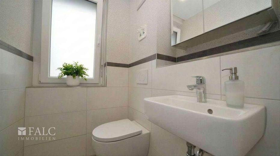 Ihr neues Zuhause in Öhringen - FALC Immobilien Heilbronn – Helles Gäste-WC