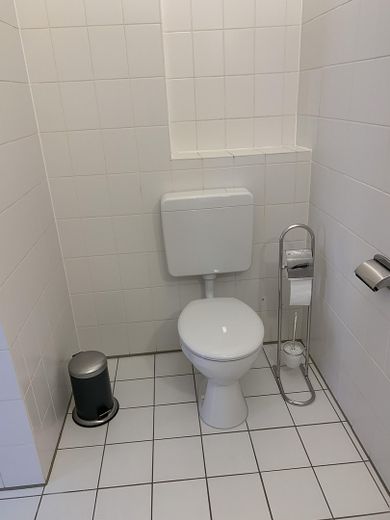 Clever investieren oder selbst einziehen – attraktives Studio-Apartment zum Kauf – Toilette