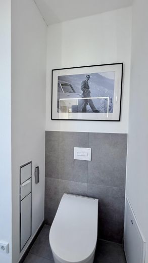 Modernes WC im Obergeschoss