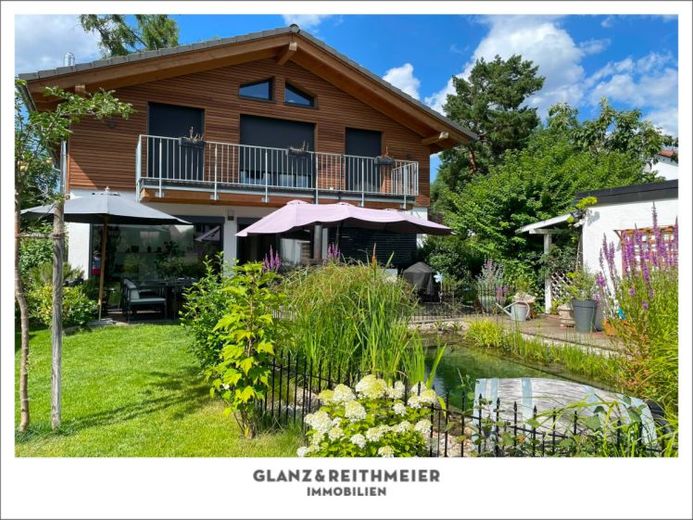Exklusives KfW-40-Einfamilienhaus mit Galerie, Kamin und Schwimmteich – Foto 1