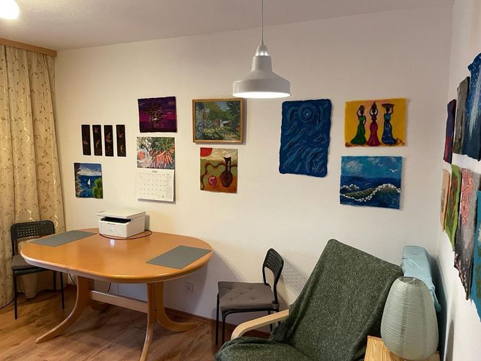 Gepflegte 2 Zimmer Wohnung im Zentrum von Homburg zu verkaufen – Wohnzimmer