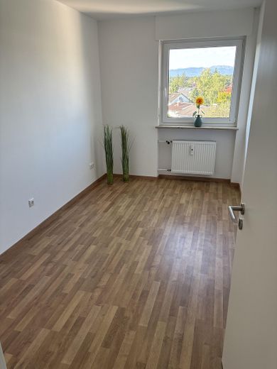 Newly renovated condominium in Geretsried > NO COMMISSION < – Kinderzimmer