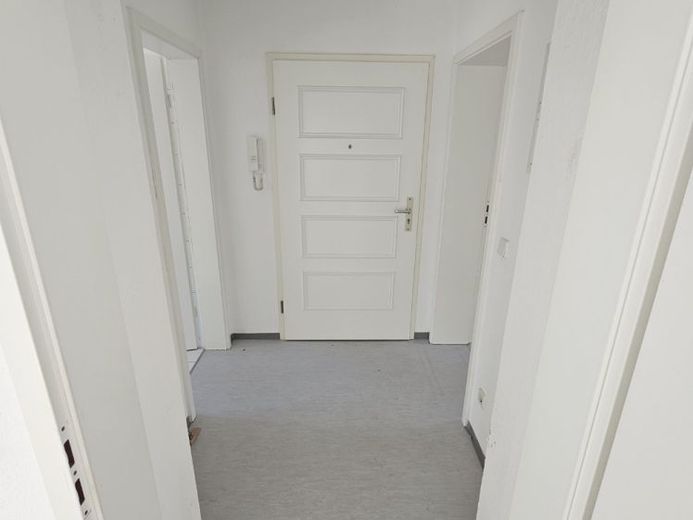 Lichtdurchflutete Wohnung mit Fenster in Bad und Küche – ideal für Singles & Paare – Foto 1