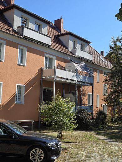 Edificio plurifamiliare con 10 unità abitative nel quartiere delle ville di Stendal – Hoffassade + jap. Kirsche