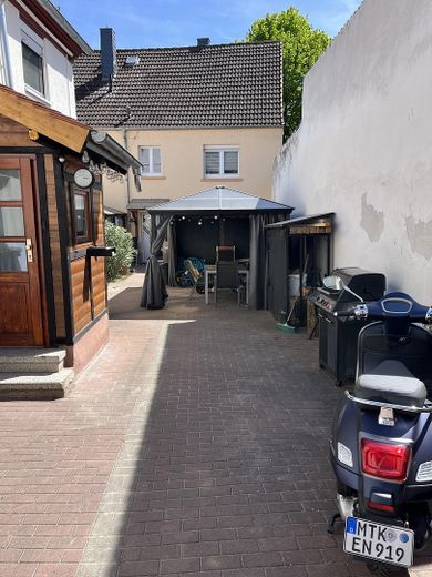 Einfamilienhaus mit 5 Zimmern in Flörsheim am Main – Innenhof