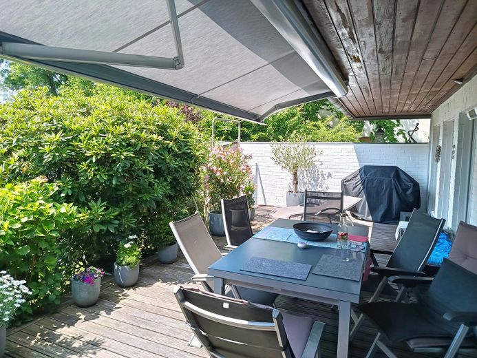 Einfamilienhaus (freistehend) mit Einliegerwohnung – Terrasse