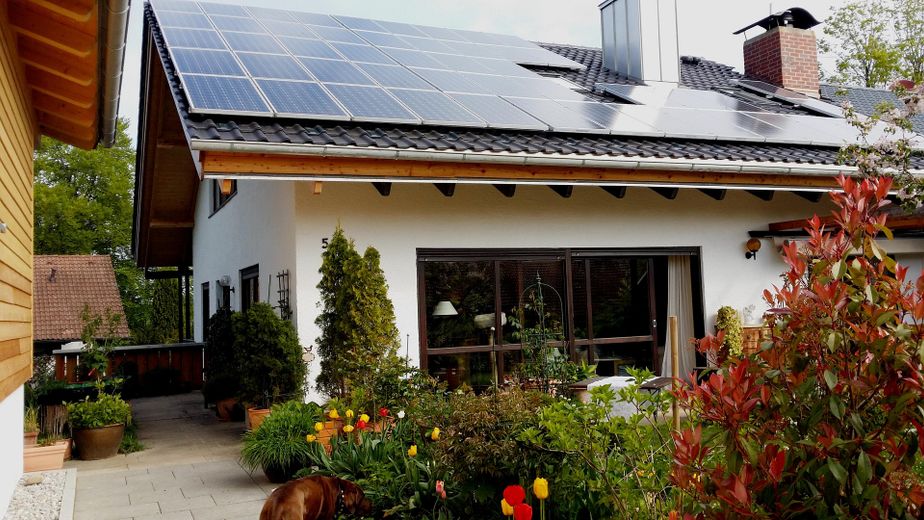 Ruhige 2-Zimmer-Whg. mit gehobener Ausstattung und Gartenanteil – Hausansicht