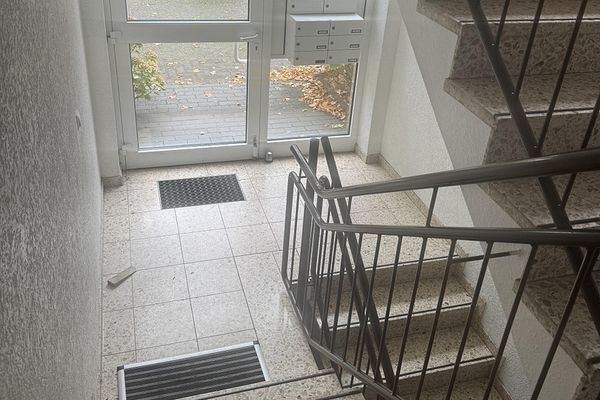***Gruntownie wyremontowana łazienka z oknem, balkon południowo-zachodni z dużą ilością słońca, położony wśród zieleni***