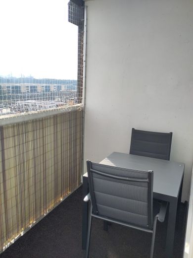 Freies, möbliertes Apartment, Loggia, U-Bahn, München- und Alpenblick, von privat – Loggia
