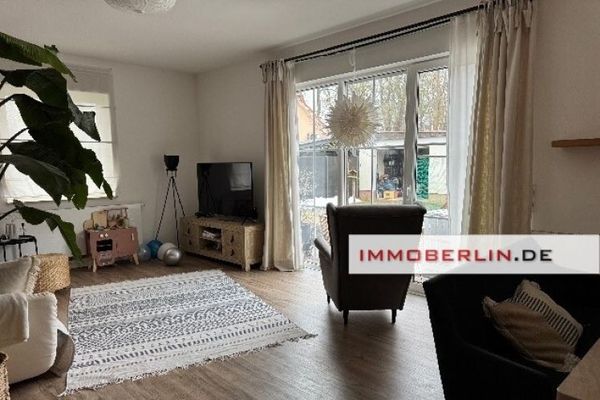 IMMOBERLIN.DE - Elegante casa con terraza orientada al sur y garaje en una ubicación armoniosa cerca del lago Ruppiner See