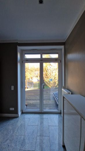 Wie ein eigenes Haus: 162,5 m² | 6 Zimmer | 600 m² Garten im Sondereigentum | 32 m² Dachterrasse – Wohnküche, Terrassentür