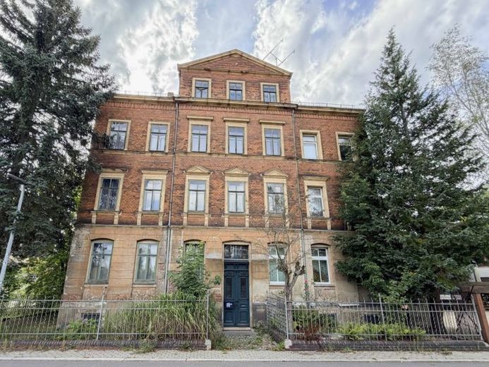 Historisches MFH mit 7 Einheiten und Wertsteigerungspotenzial durch Sanierungsbedarf – Foto 1