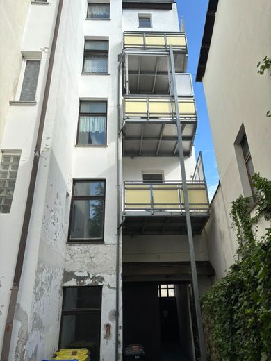 leerstehende möblierte 2-Zimmer-Wohnung mit Balkon im Stadtzentrum von Gera - ca. 47m² zur Kapitalanlage oder Eigennutzung – 260514_ETW_2.OG_rechts_LJS20_G_Bilder_003_Haus_Balkone