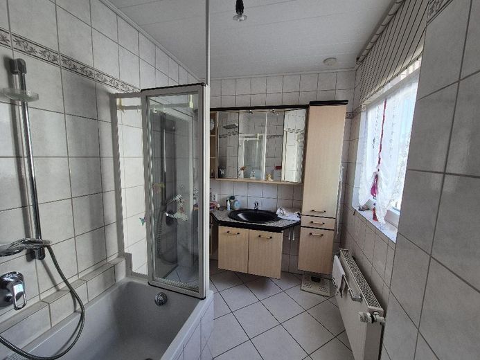 Gepflegtes Haus mit Traumgarten sucht neue Bewohner – Bad EG
