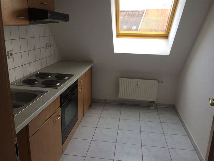 * Vermietete und günstige DG 3-Zimmerwohnung mit Wannenbad, EBK und Laminat in ruhiger Lage! * – IMG_5795