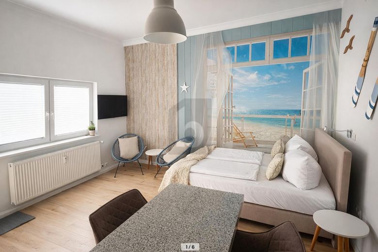 Strandnahe Kapitalanlage: Ferienwohnung & Ladengeschäft – Gesamtansicht Wohn- und Schlaf