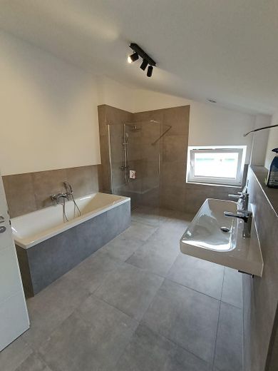 OG: Badezimmer 2