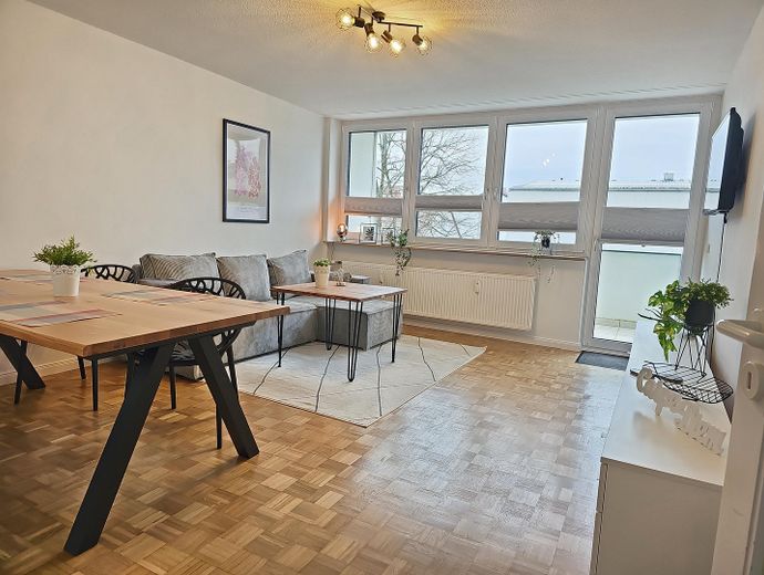 moderne möblierte 4 Zimmer Wohnung in zentraler Lage von Germering – Foto 1