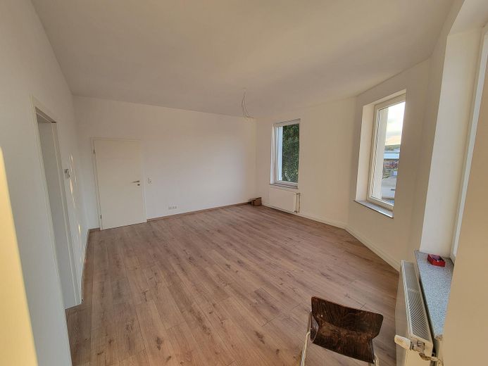 Sanierte 3-Zimmer Wohnung nähe Innenstadt – Wohnzimmer