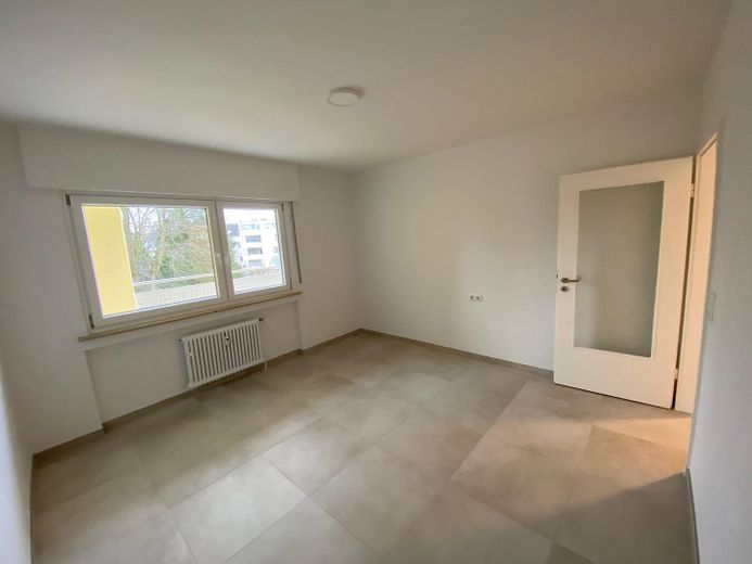 Investimento immobiliare lungimirante - Luminoso appartamento con 2 locali, balcone, ascensore e garage a Siegburg – Schlafzimmer