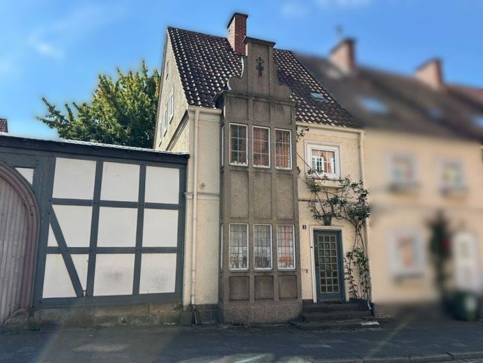 Charmantes denkmalgeschütztes Reihenendhaus mit Wintergarten und Garten in Hildesheim-Neustadt – Foto 1