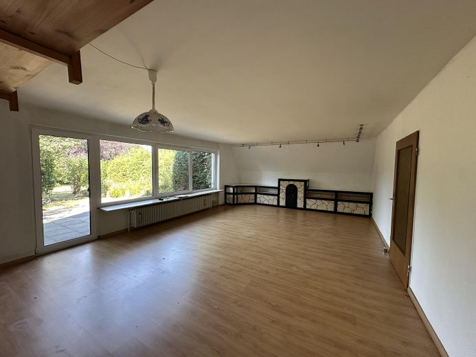 Oersdorf - Architektenhaus mit Charakter auf großzügigem Grundstück – Wohnzimmer Ansicht 2