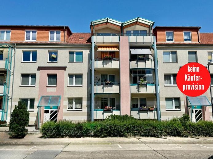 HORN IMMOBILIEN++ RESERVIERT! Neubrandenburg, 3-Raum Eigentumswohnung im EG mit Einbauküche und Balkonverglasung – फोटो 1