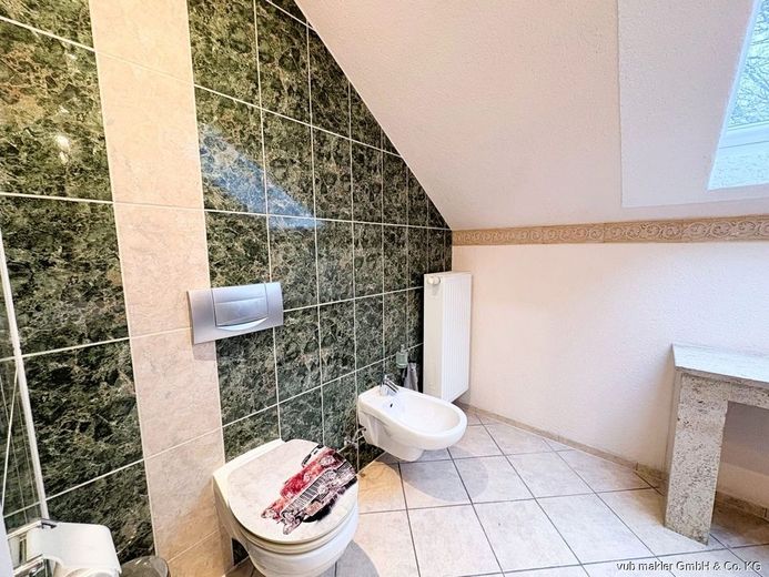 REDUZIERT!! Wohnhaus mit Geschichte: Großzügige Räume, Terrasse und Schwedenofen in Marktschorgast – VUB0002374-12