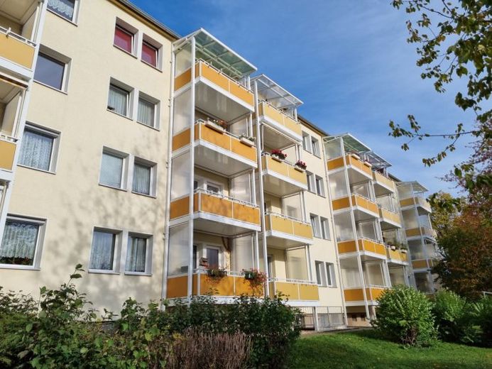 Schöne 2-Raumwohnung mit Balkon mit Blick ins Grüne – Foto 1