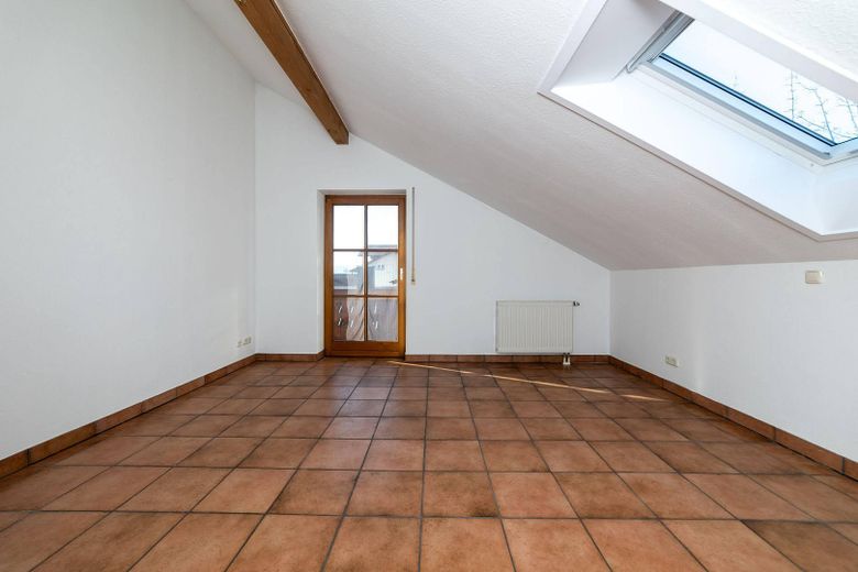 Provisionsfrei - 3 Zi. DG-Wohnung inkl. TG mit Wendelsteinblick - FREI – Schlaf/Kinderzimmer, Nordseite