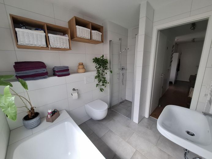 Zentrales Penthouse in Waiblingen mit großer Dachterrasse – Bad