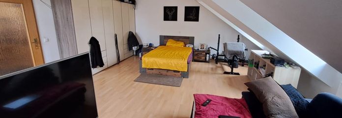 Dachgeschosswohnung BJ 1994 – Wohn/ Schlafbereich