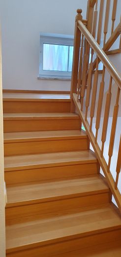 28a Massive Buchenholztreppe