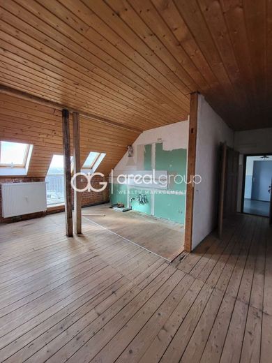 Helle DG-Wohnung mit Balkon und besonderem Flair – Wohnzimmer/Küche