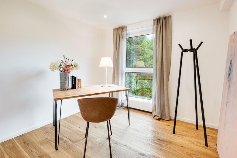 Wohnen wie im Neubau – stilvoll kernsanierte 3-Zimmer-Wohnung mit Balkon im Grünen – Büro | Kinder | Gäste