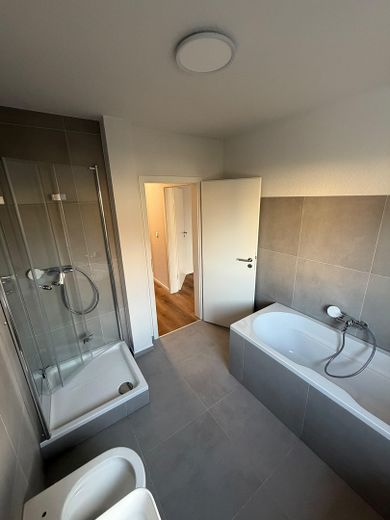 Riedstadt-Erfelden. Casa a schiera centrale con giardino – Foto 10
