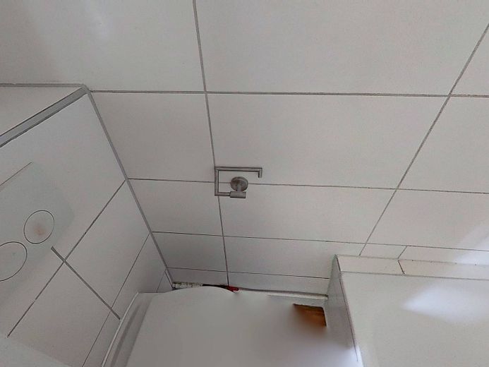 Cocina equipada y baño con bañera: moderno apartamento de 3 habitaciones en el sur de Flensburg – Ansicht II: Bad