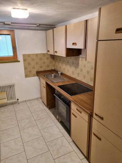 Großzügiges Einfamilienhaus mit 4 Garagen – Provisionsfrei – Ideal für große Familien – UG Küche