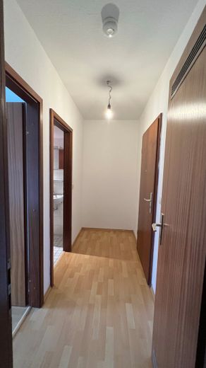Karlsruhe-Waldstadt - mooi, licht 2,5-kamerappartement, zeer goede en centrale ligging – Flur