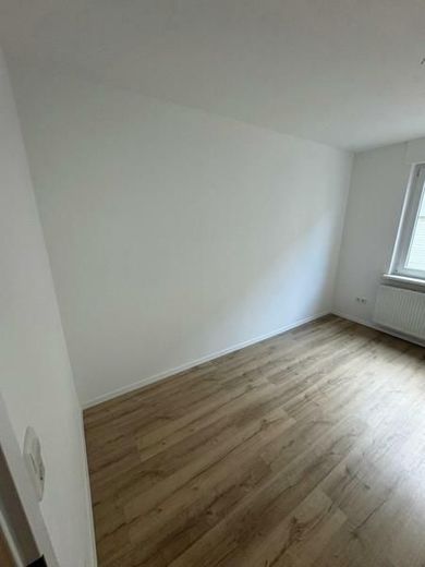 Erdgeschoßwohnung - Innenstadt - alles zu Fuß erreichbar - beste Wohnlage - worauf Warten? – 11 Zimmer